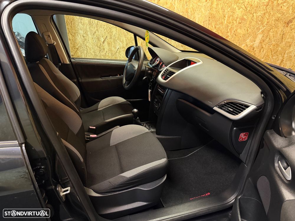 Peugeot 207 1.4 16V Active - 11