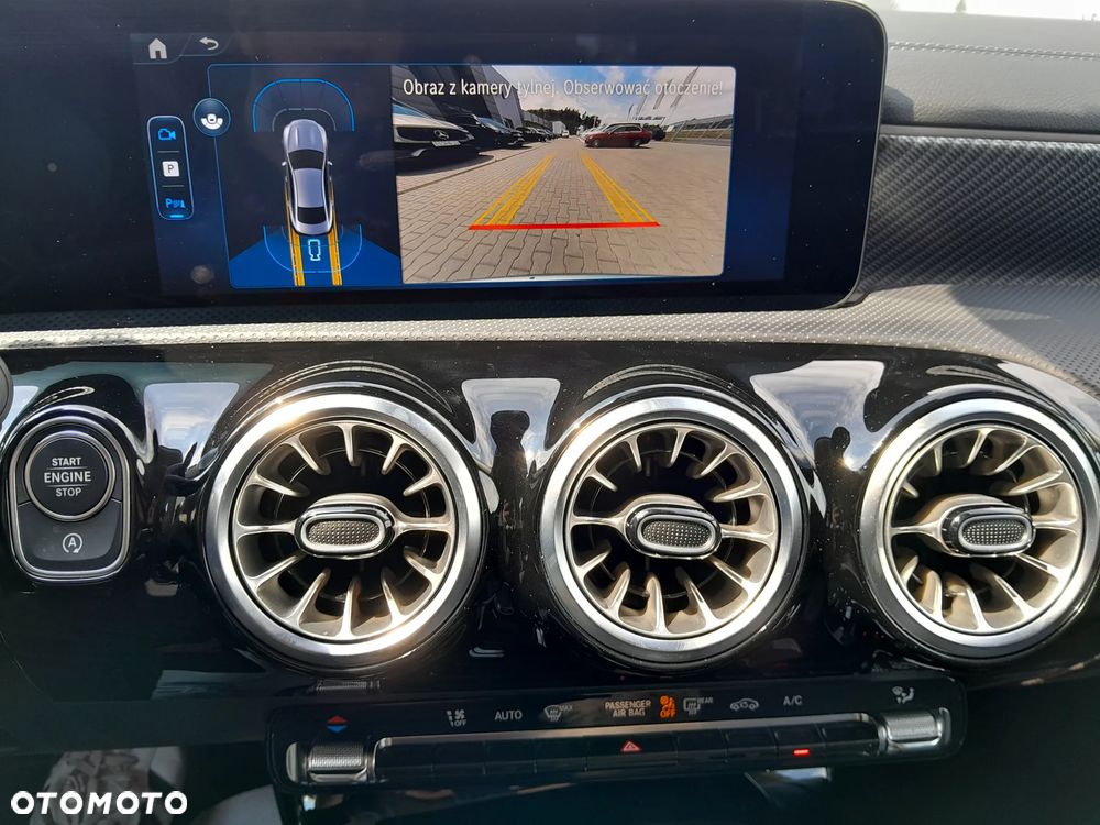 Mercedes-Benz CLA 180 Progressive 7G-DCT - 11
