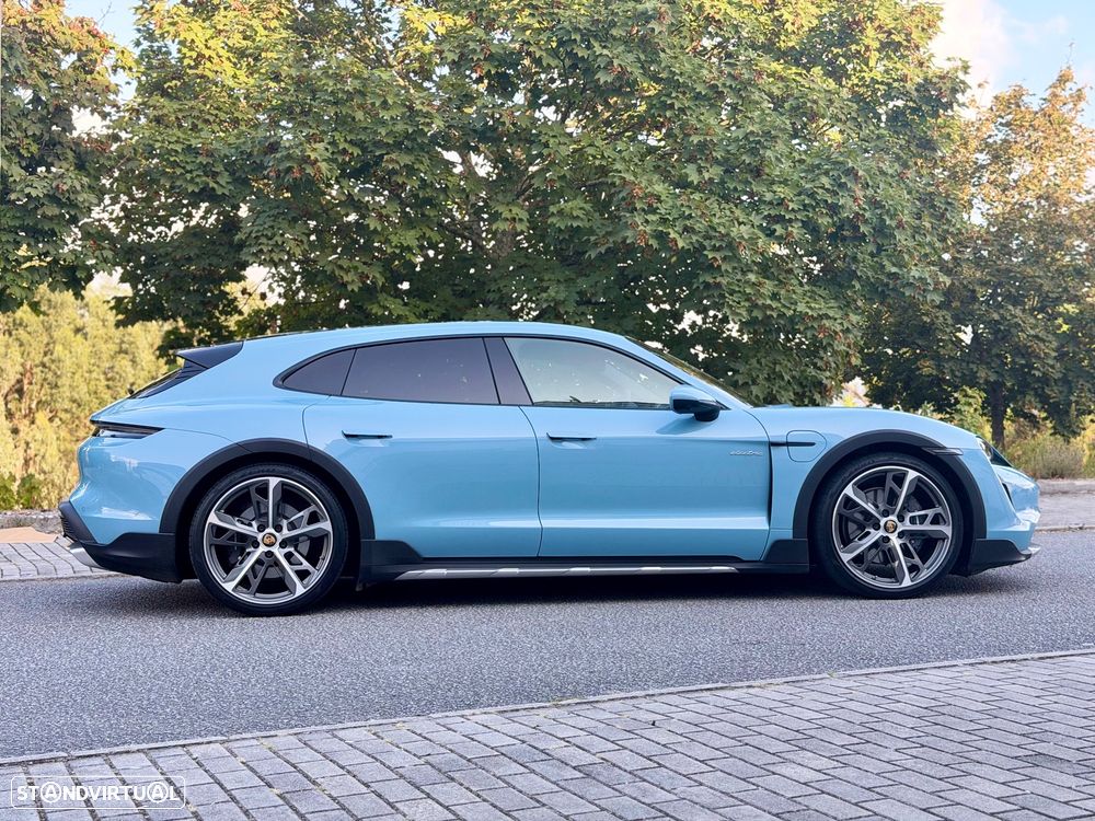 Porsche Taycan Cross Turismo 4 - 17