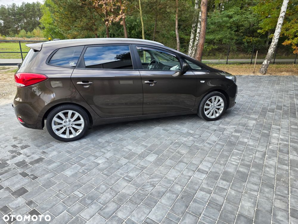 Kia Carens - 8