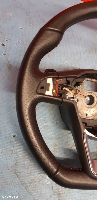 Seat Arona FR Kierownica czerwona nić Łopatki - 2