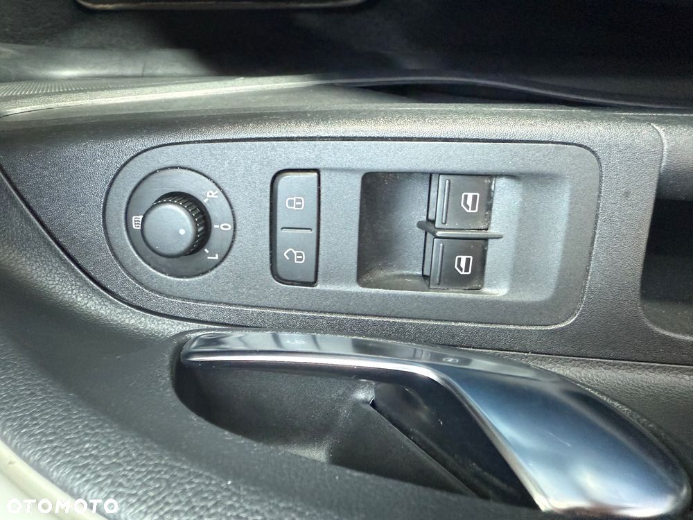 Volkswagen up! TSI high - 17