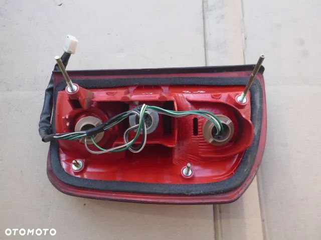 LAMPA LEWY TYŁ LEWA TYLNA TOYOTA RAV4 II - 9
