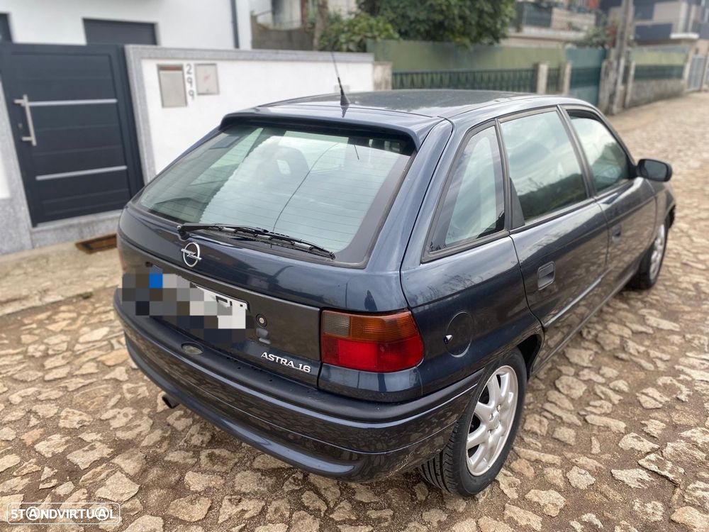 Opel Astra 1.6i Sport - 2