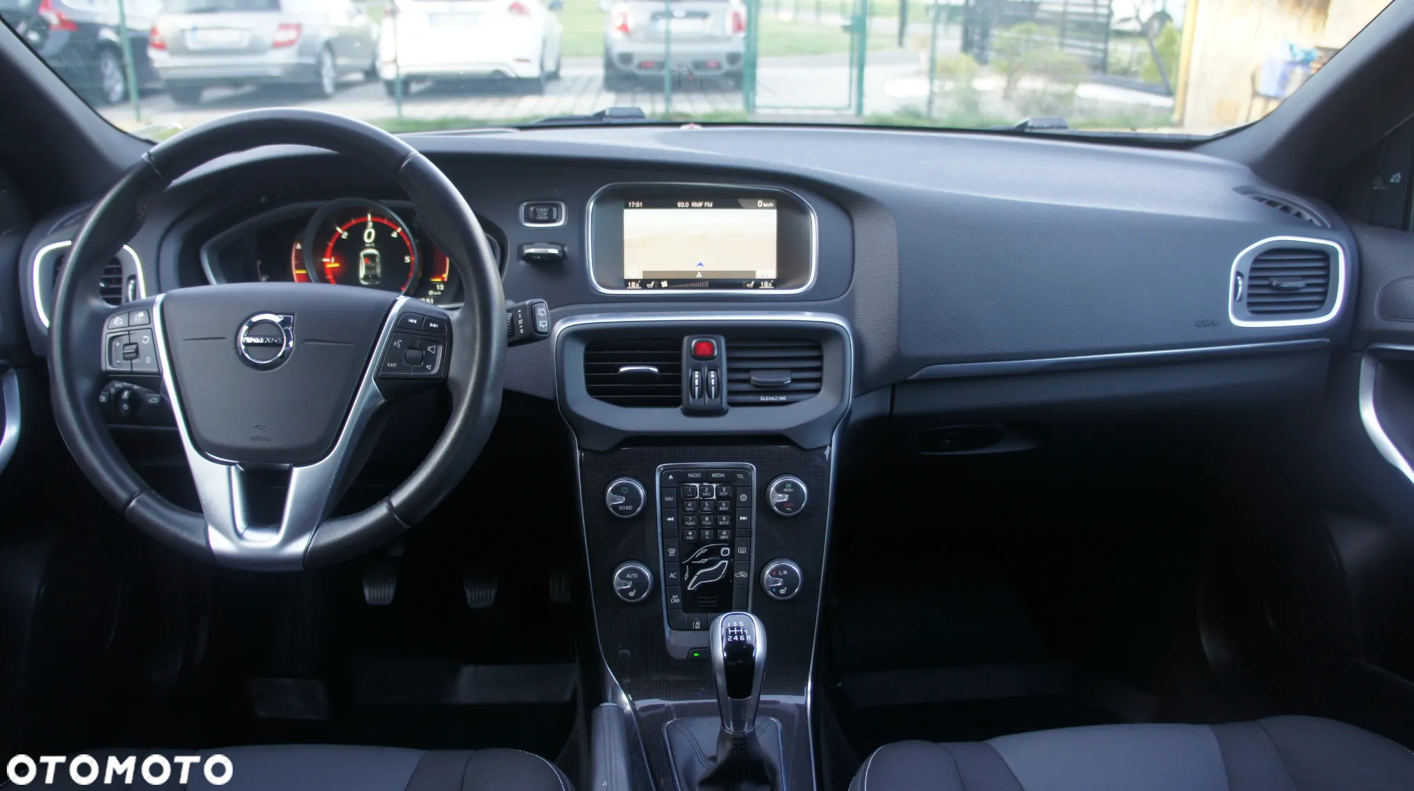 Volvo V40 D3 Drive-E Momentum - 27