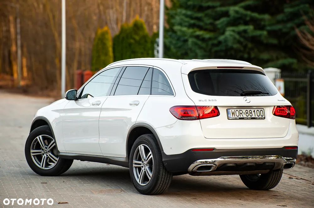 Mercedes-Benz GLC 300 4Matic 9G-TRONIC AMG Line - 17