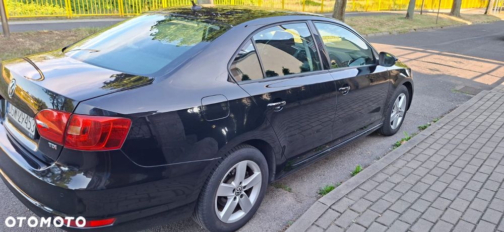 Volkswagen Jetta 1.6 TDI Comfortline - 5