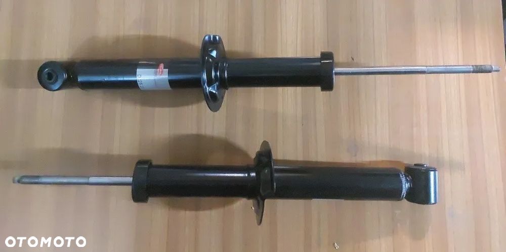 Amortyzatory tył pasują do Audi 80 - 1