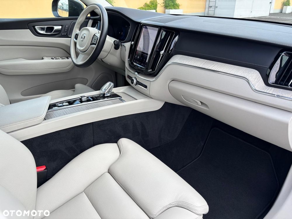 Volvo XC 60 B4 D Plus Bright - 19