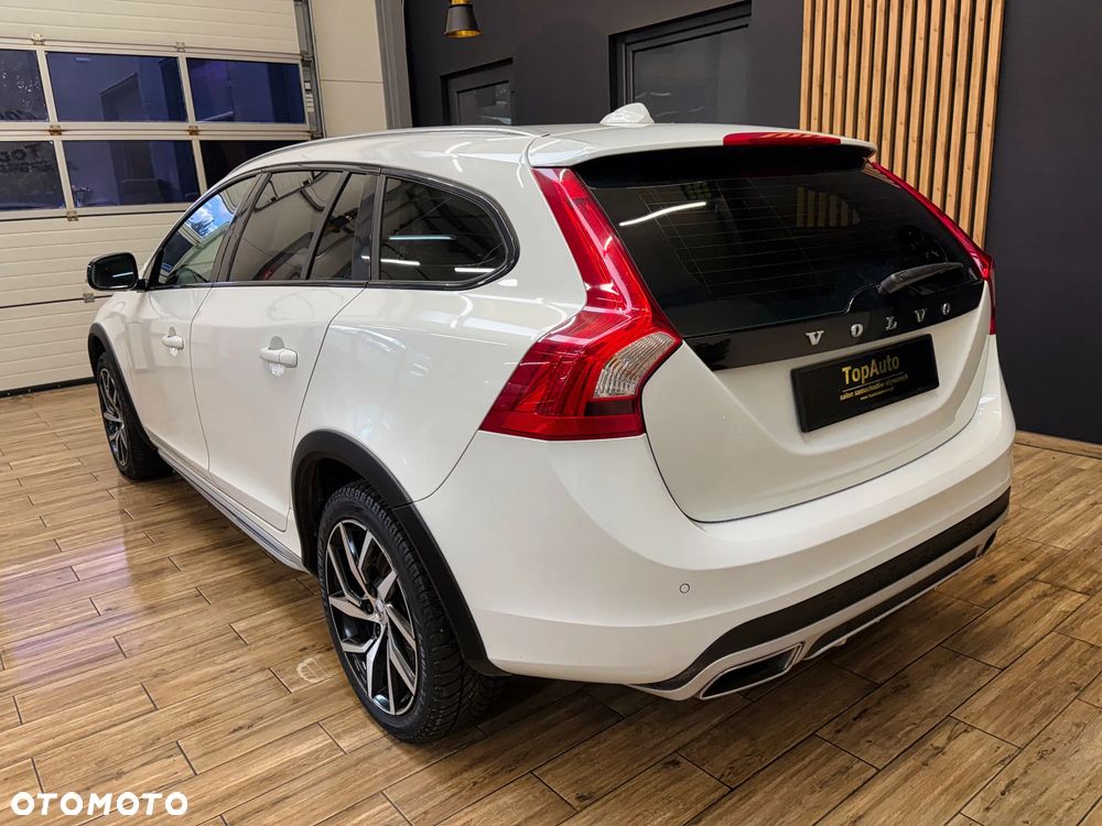 Volvo V60 Cross Country D3 Geartronic Summum - 10