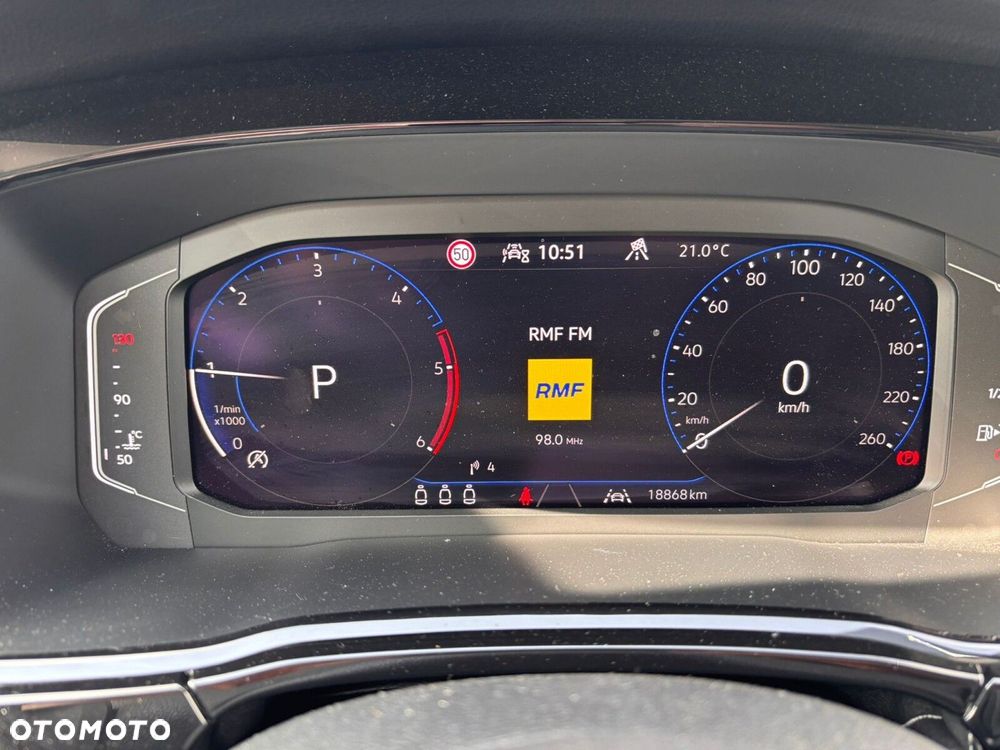 Volkswagen Touran - 11