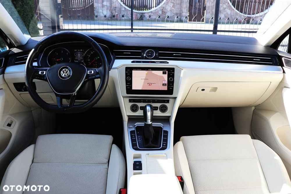 Volkswagen Passat 2.0 TDI SCR DSG Comfortline - 23