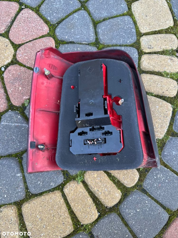 Lampa prawy tył Volkswagen Pasat B5 kombi - 2