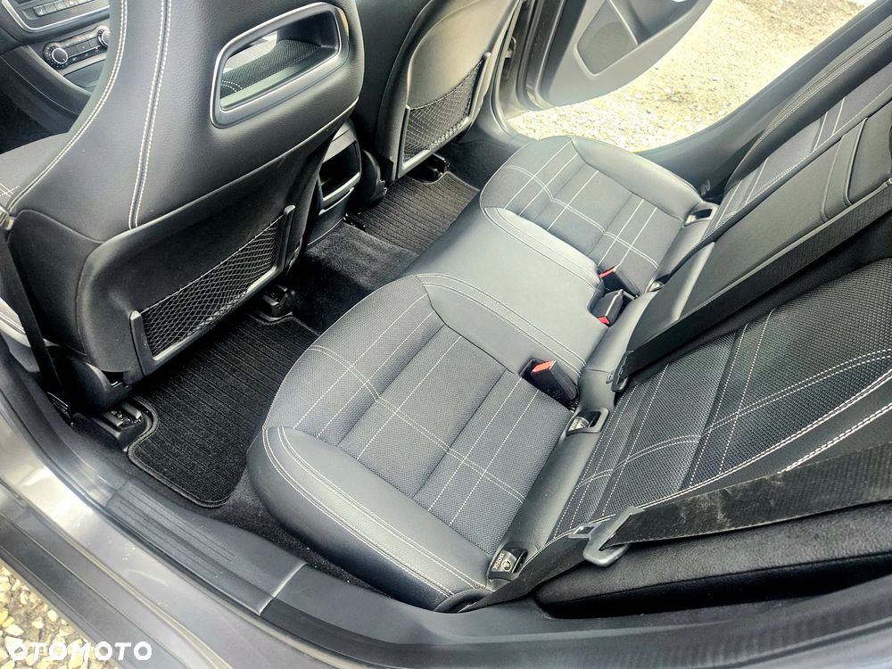 Mercedes-Benz GLA - 30