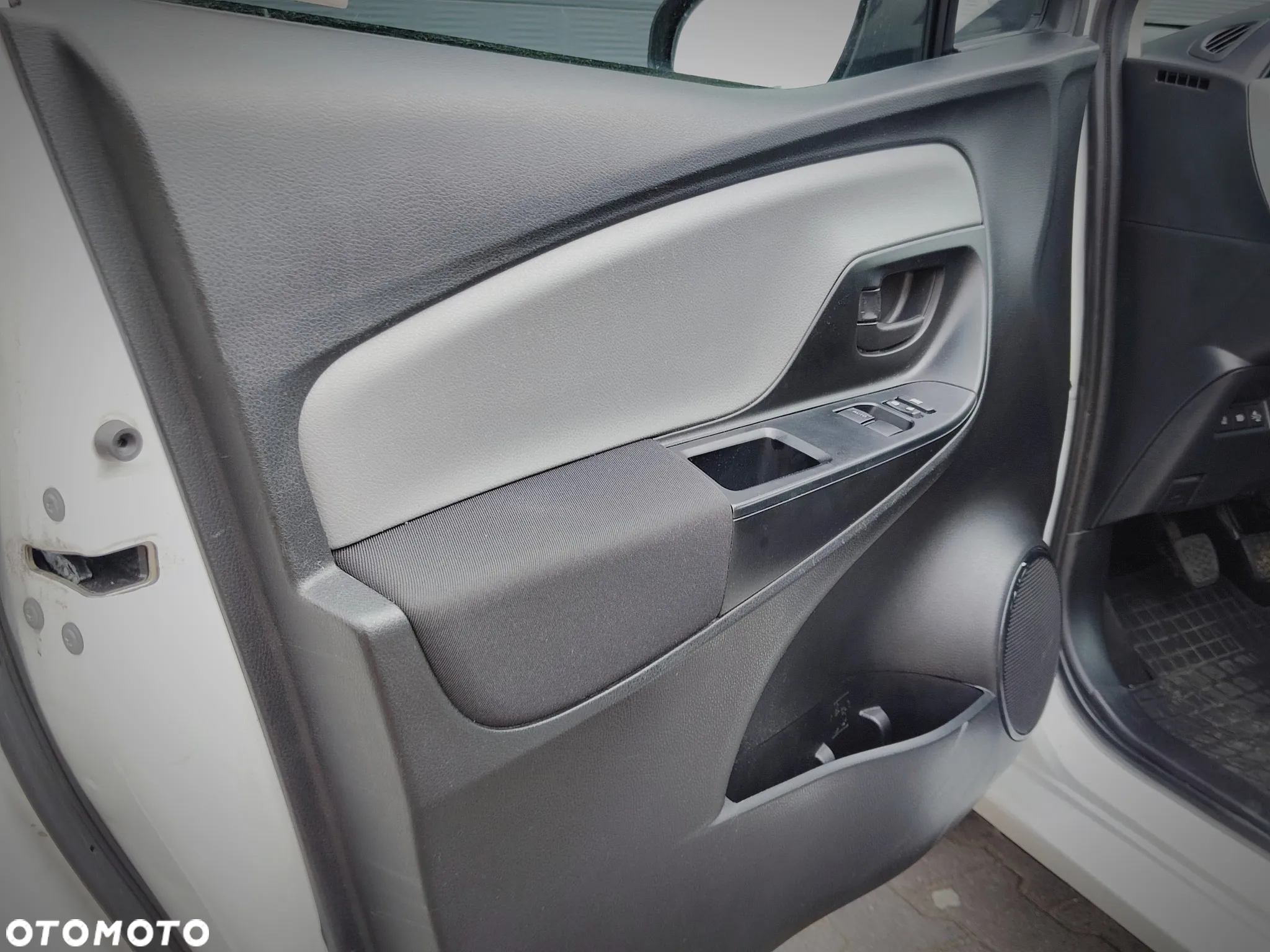 Toyota Yaris 1.5 Active - 10