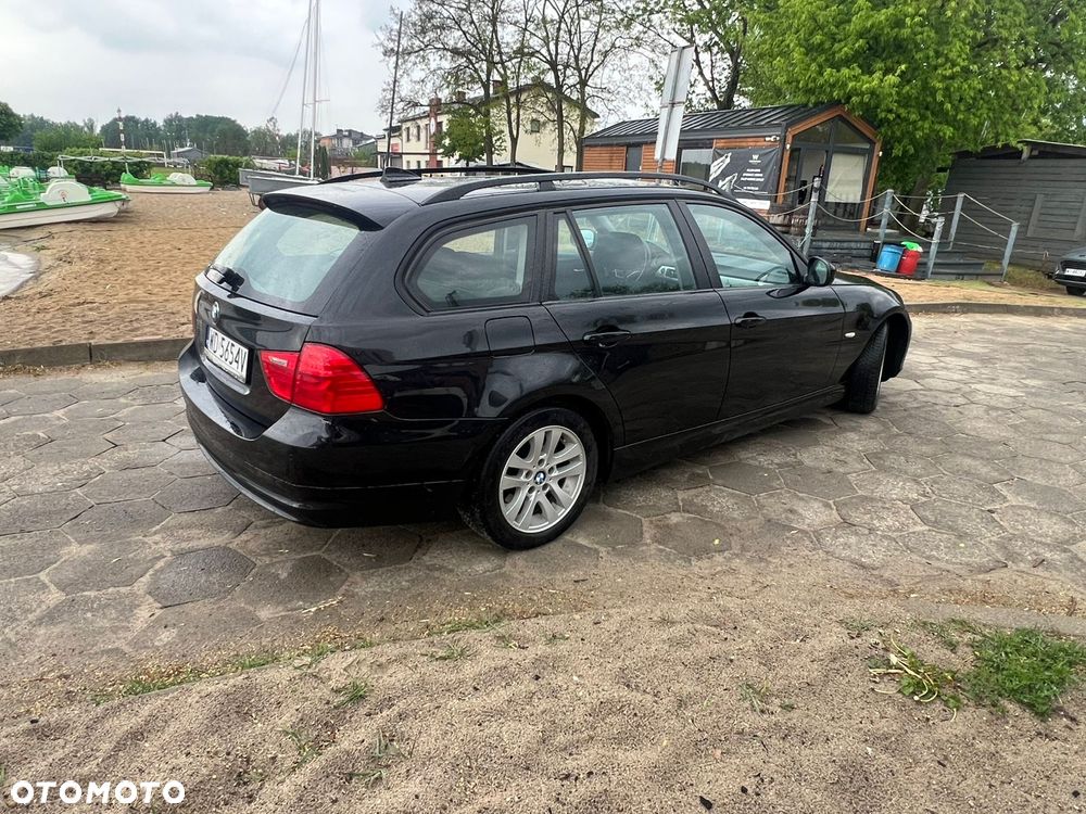 BMW Seria 3 318i - 5