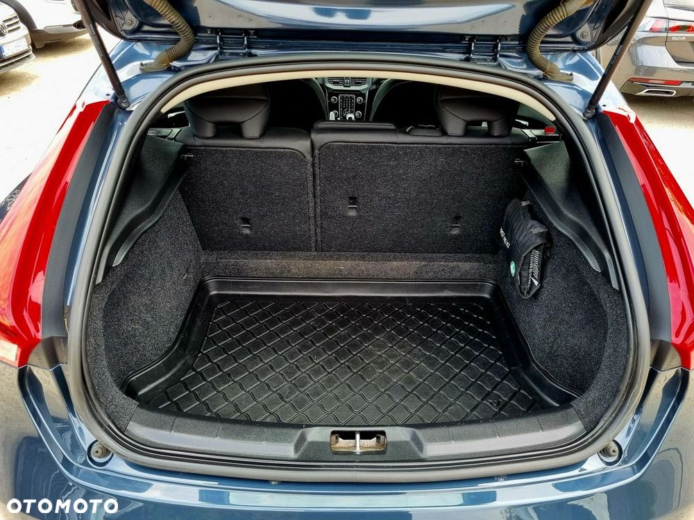Volvo V40 D2 Momentum - 14