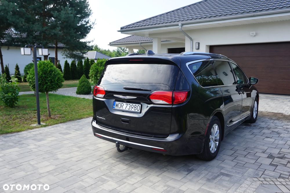 Chrysler Pacifica - 8