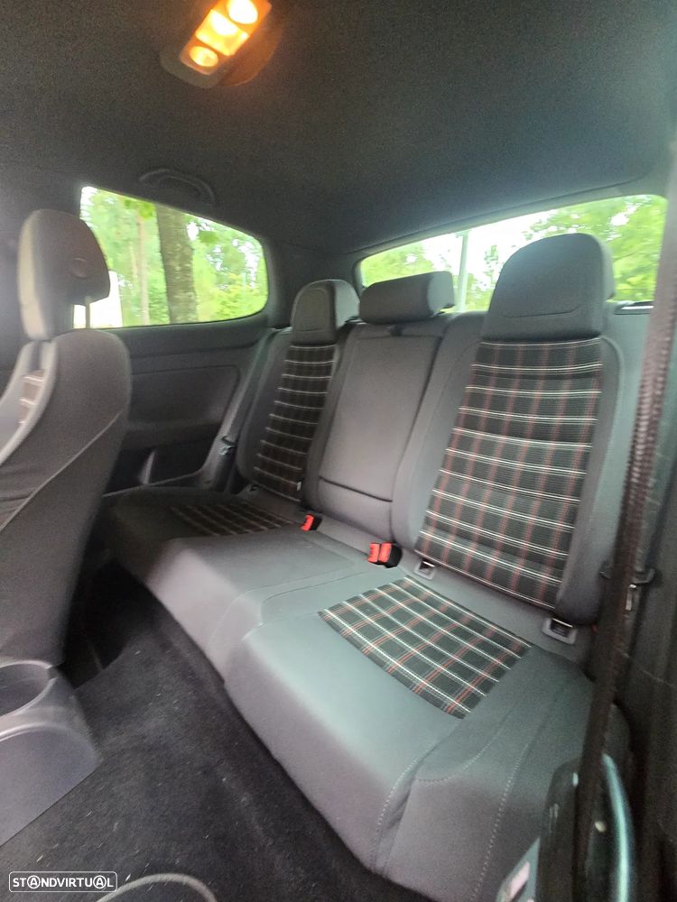 VW Golf 2.0 GTi - 13