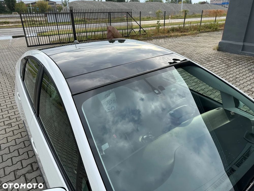 Toyota Prius (Hybrid) Executive - 3