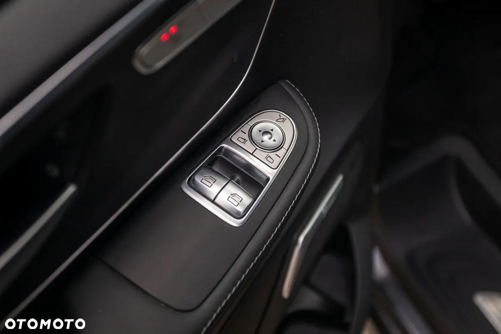 Mercedes-Benz Klasa V 300 d lang 9G-TRONIC Avantgarde Edition Edition 19 - 25