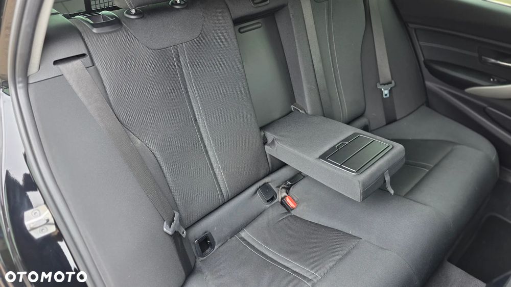 BMW Seria 3 318d Sport Line - 18