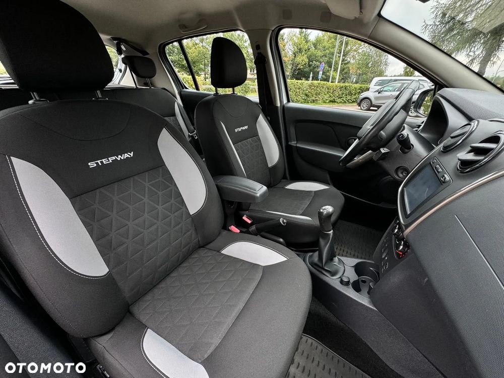 Dacia Sandero 0.9 TCe SL Celebration S&S EU6 - 28