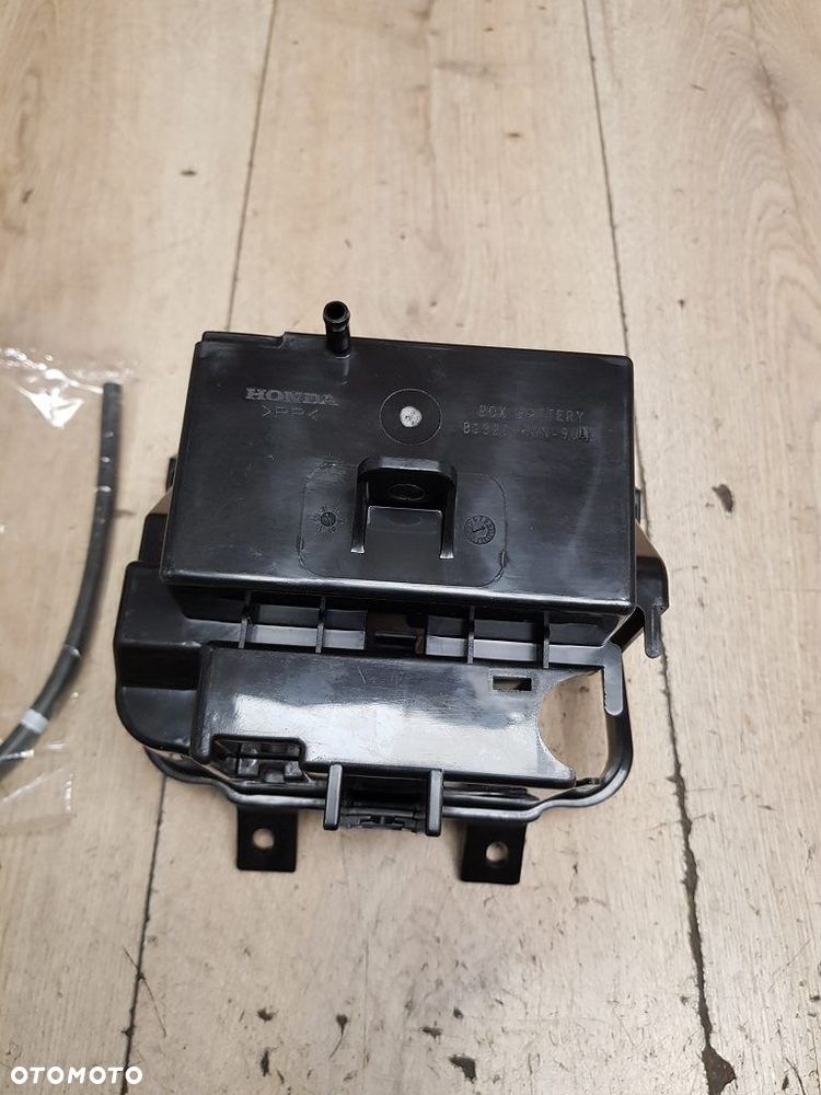 Skrzynka akumulatora Honda PCX125  81320-KWN-306 - 7