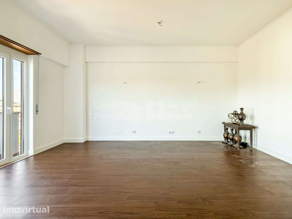 Apartamento T3+1 para arrendamento, em Benfica - Grande imagem: 2/25