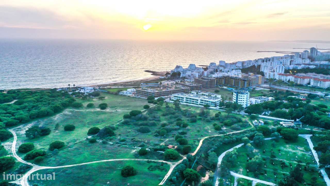 Terreno a 100 metros da praia em Quarteira com 2.4 ha - Grande imagem: 3/12