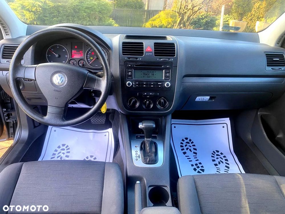 Volkswagen Golf 1.9 TDI Trendline DSG - 5