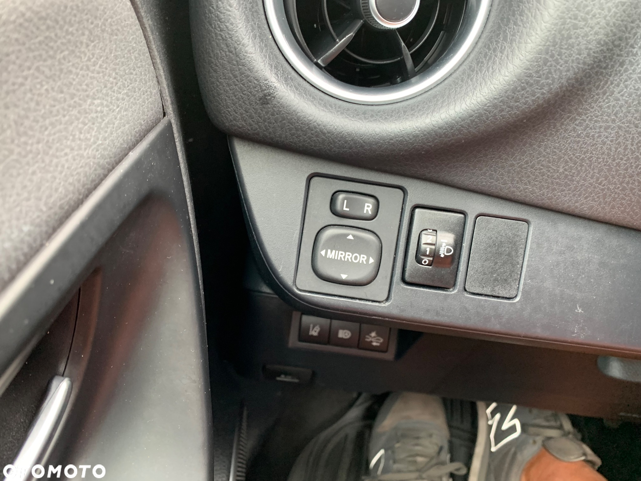 Toyota Yaris Hybrid 100 Premium - 13