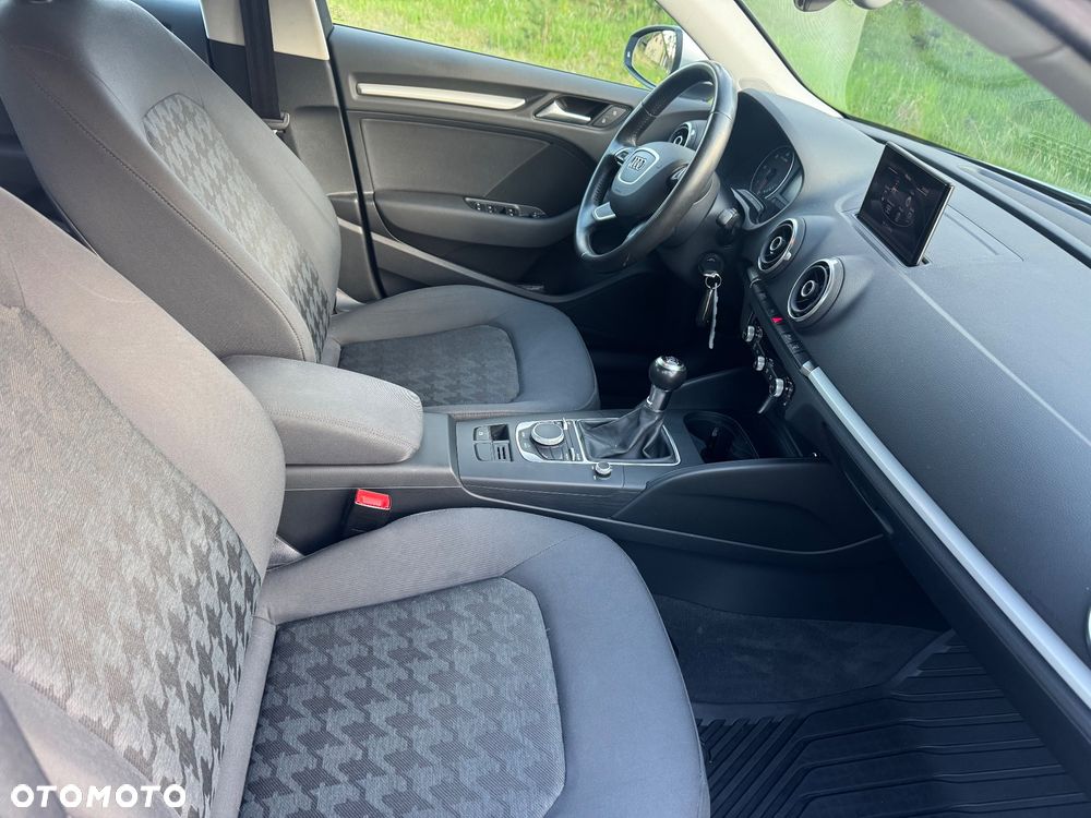 Audi A3 Sportback 1.6 TDI ultra Attraction - 10