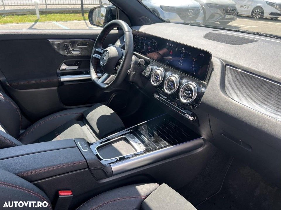 Mercedes-Benz GLA - 12