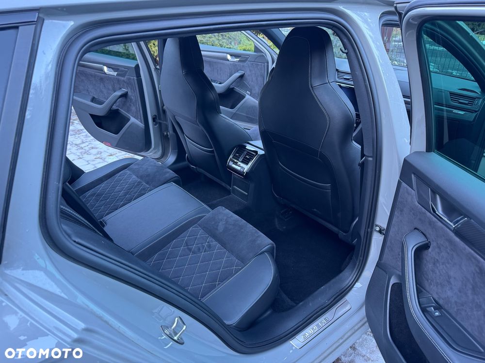 Skoda Superb 2.0 TDI DSG Sportline - 23