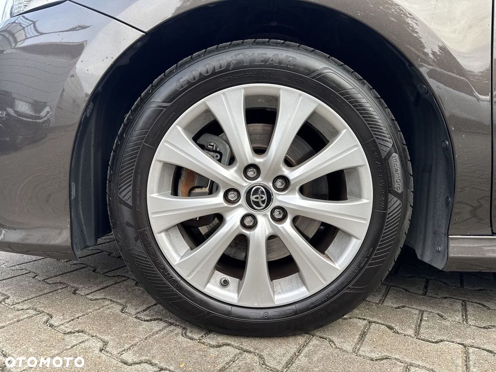 Toyota Camry 2.5 Hybrid Comfort CVT - 25