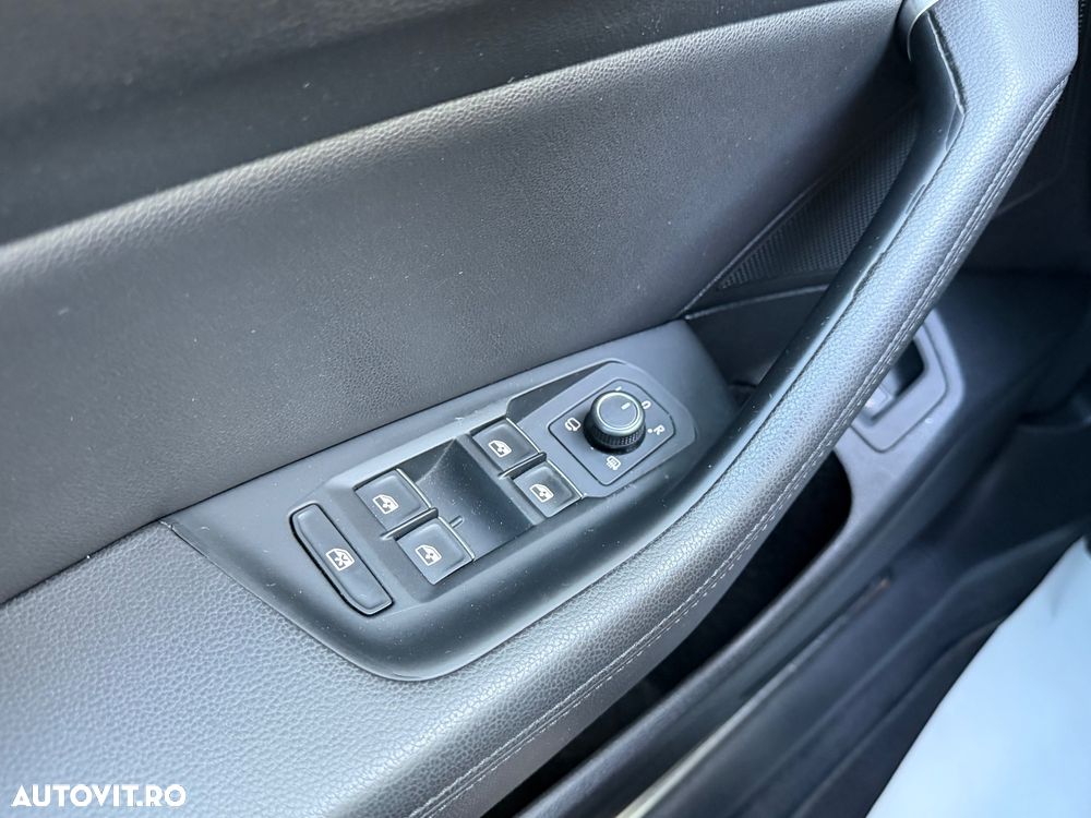 Volkswagen Passat 2.0 TDI DSG Highline - 28