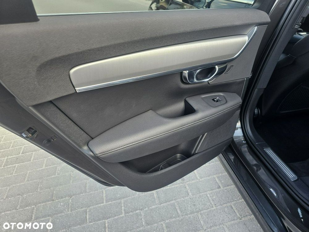 Volvo V90 D4 Momentum Pro - 25