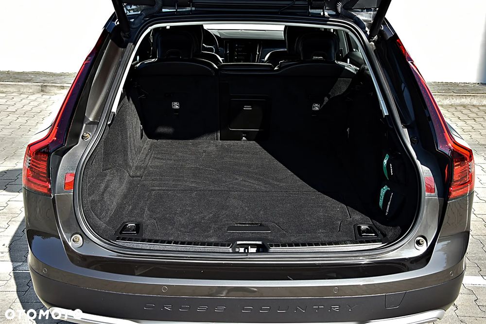 Volvo V90 Cross Country D4 AWD Pro - 11