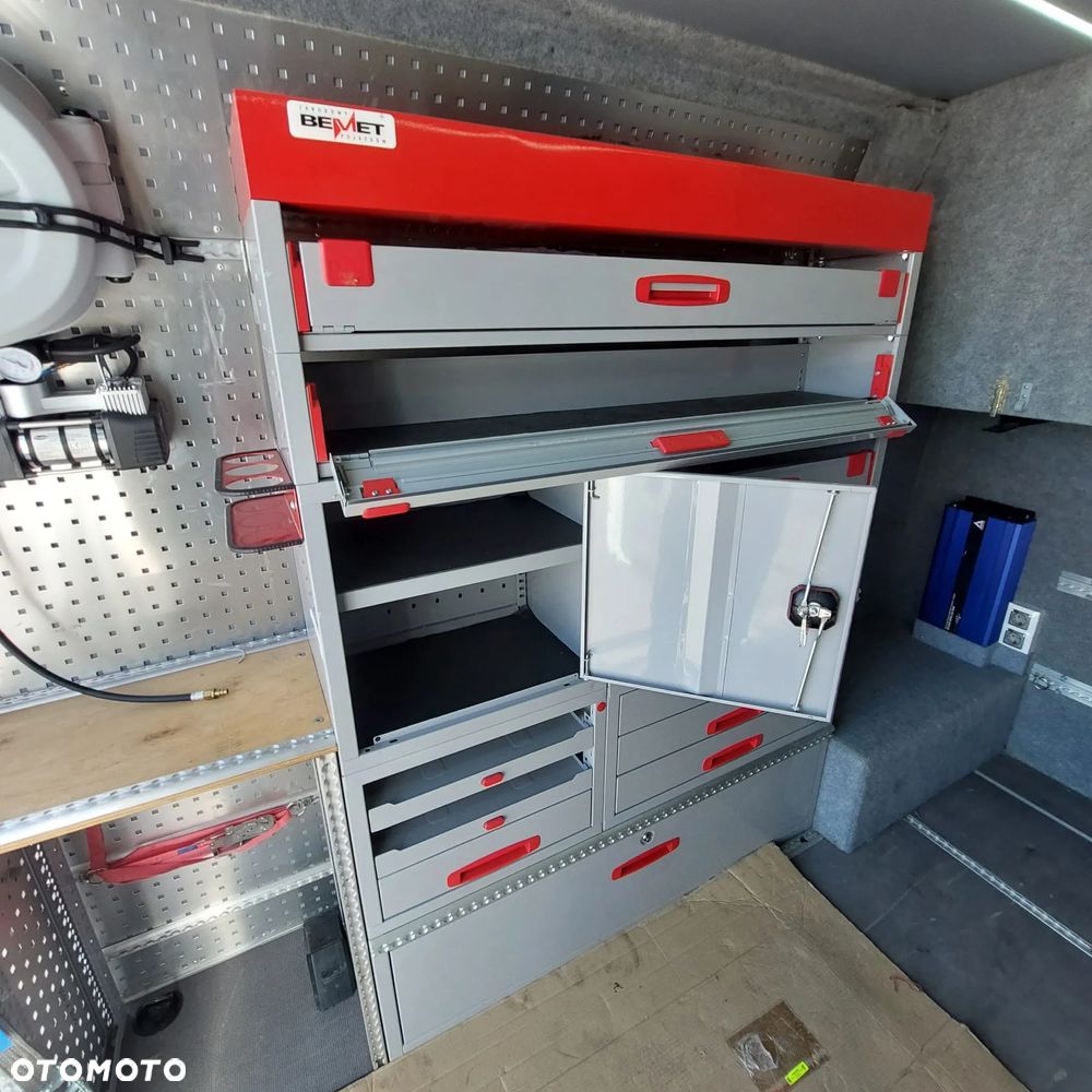 Mercedes-Benz Sprinter - 12