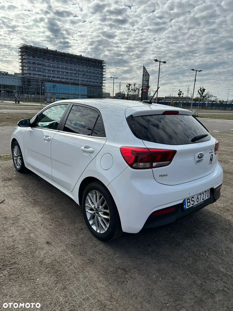 Kia Rio 1.4 L - 6