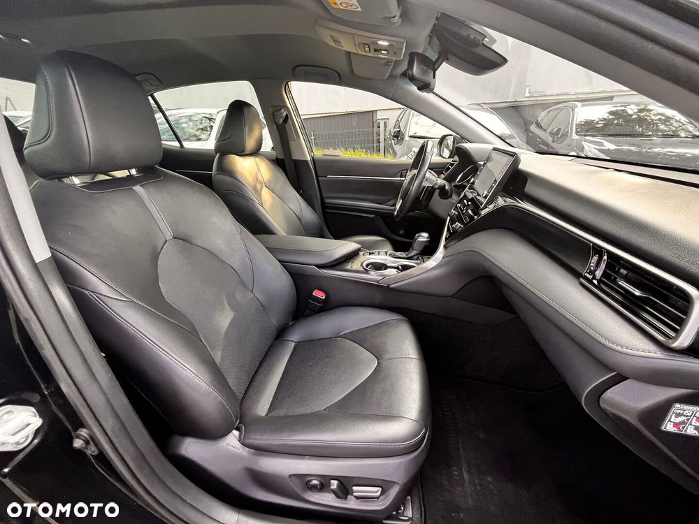 Toyota Camry 2.5 Hybrid Executive CVT - 32