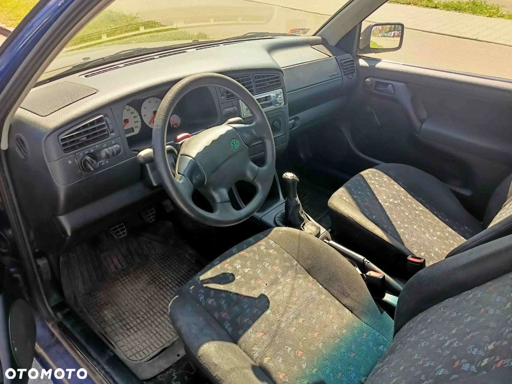 Volkswagen Golf 1.6 GL - 10