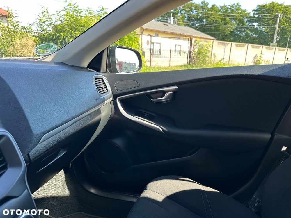 Volvo V40 T2 - 25