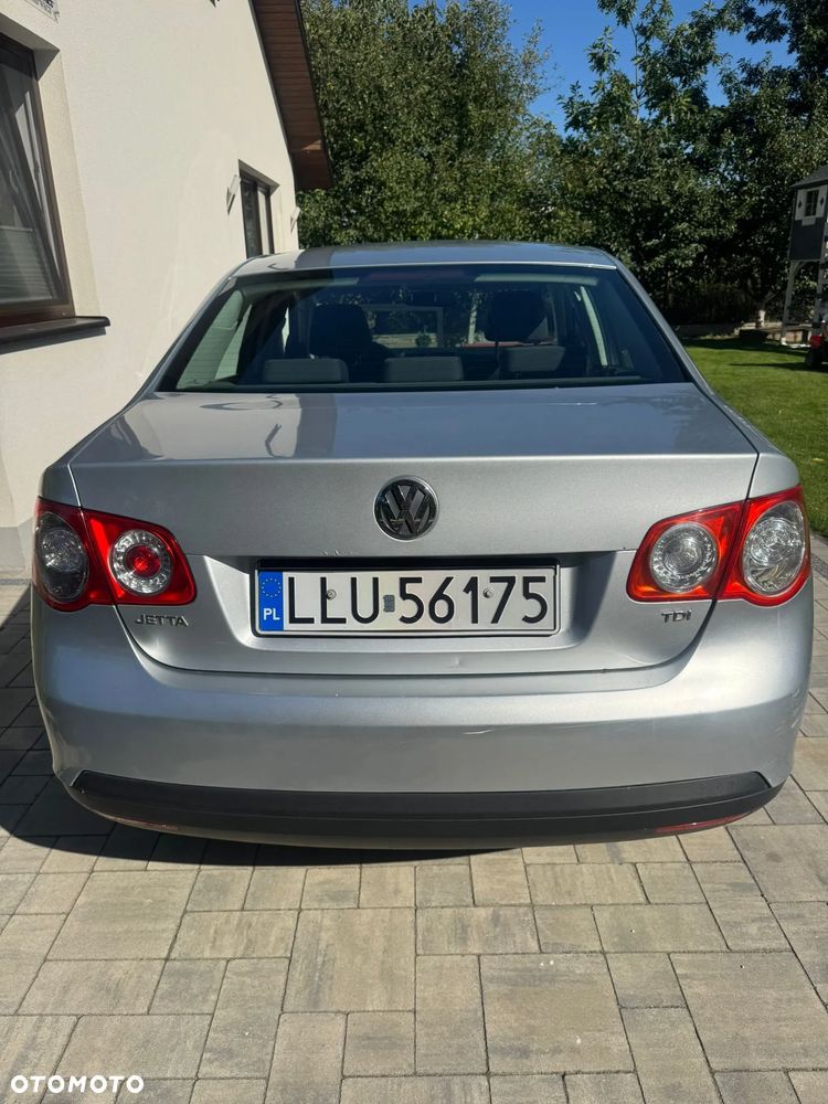 Volkswagen Jetta 1.9 TDI Trendline - 11