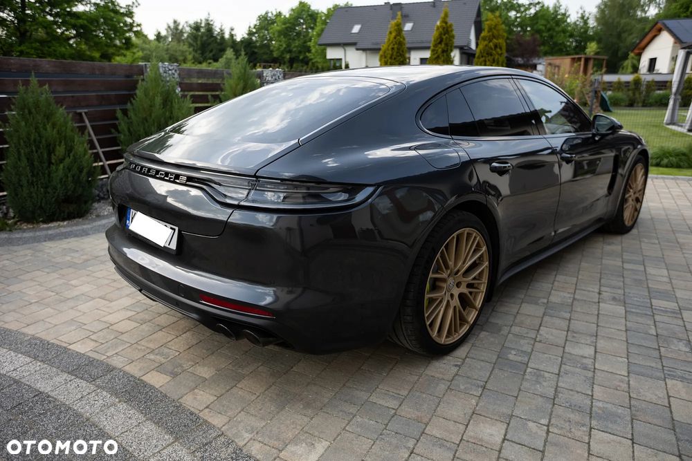 Porsche Panamera 4 E-Hybrid Platinum Edition - 3