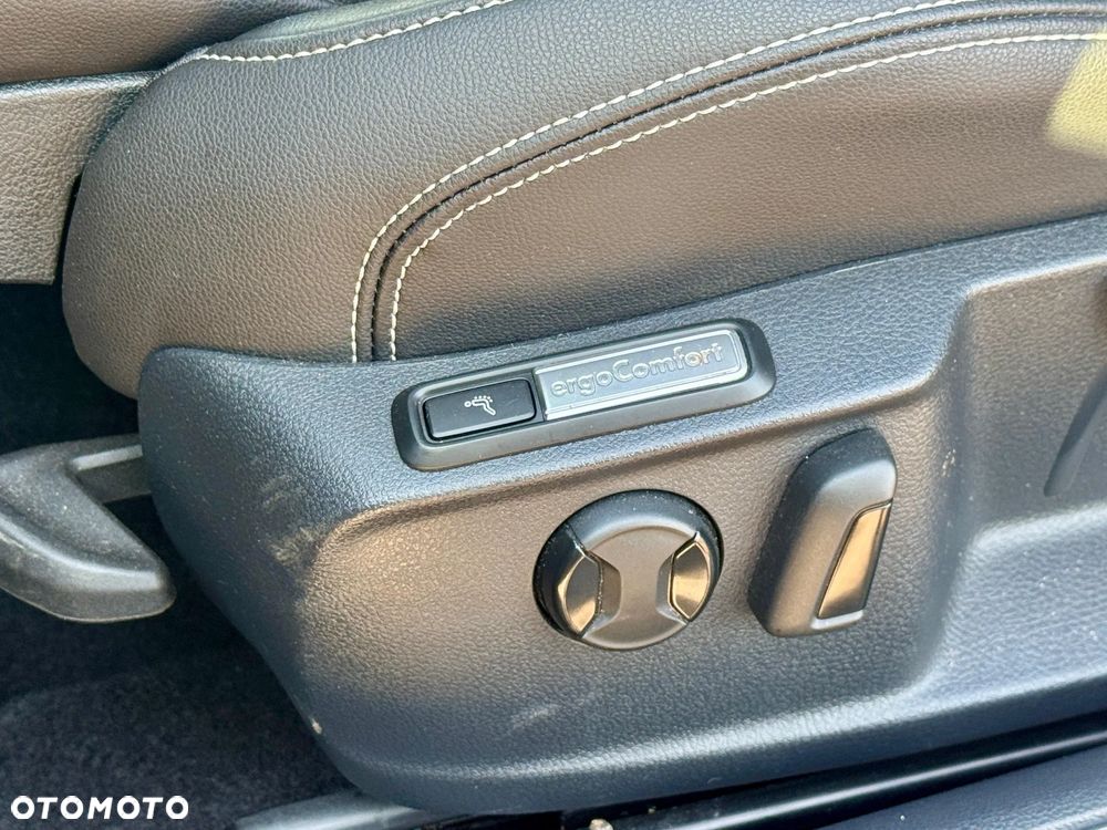 Volkswagen Passat 2.0 TDI SCR DSG Business - 31