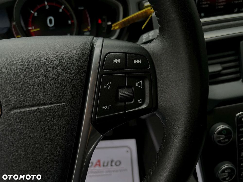 Volvo V40 Cross Country D3 Momentum - 25