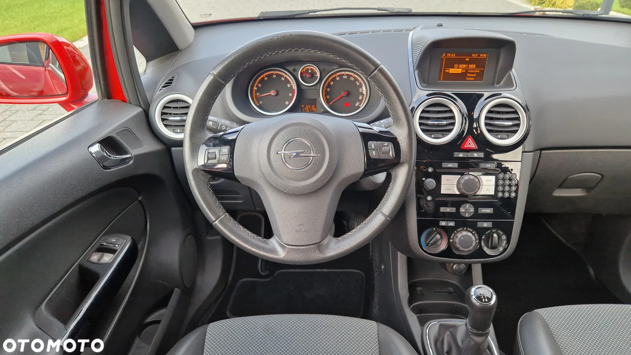 Opel Corsa 1.2 16V Cosmo - 9
