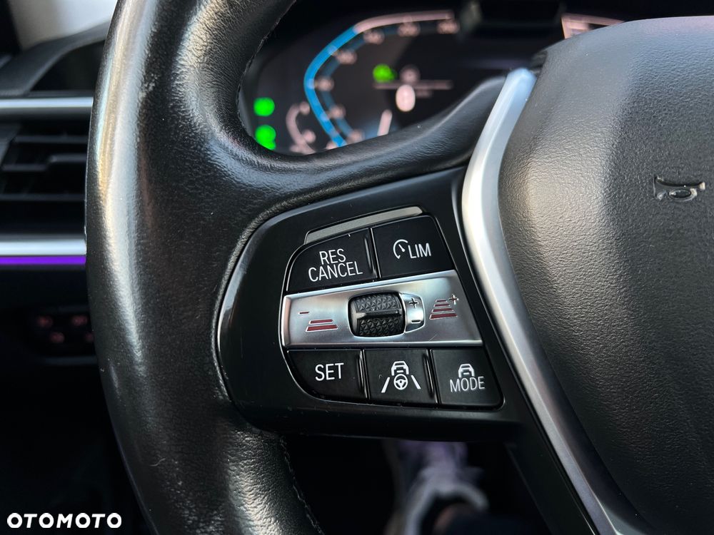 BMW Seria 3 320d Sport Line Shadow sport - 28